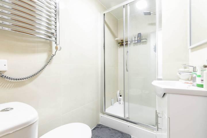 Recently Refurbished Apartment High Road, Willesden Green (£150 towards your moving cost)